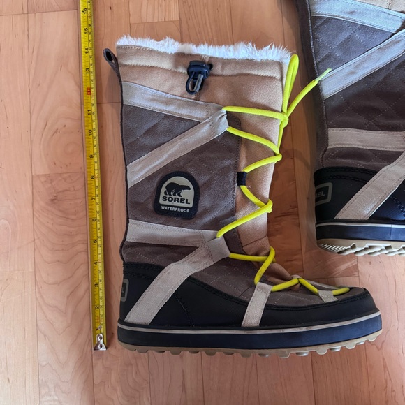 Like new- Sorel Glacy Tall Explorer Boot - Picture 8 of 8